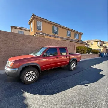 2000 Nissan Frontier Crew Cab SE 4D