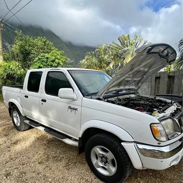 2000 Nissan Frontier Crew Cab SE Pickup 4D 5 ft