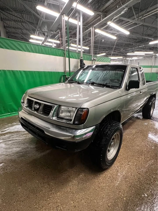 2000 Nissan Frontier 1st Gen - Image 6 of 7