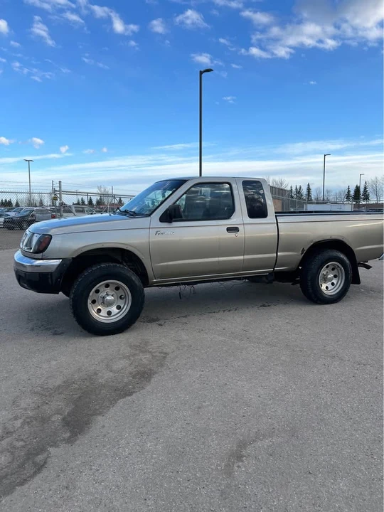 2000 Nissan Frontier 1st Gen - Image 2 of 7