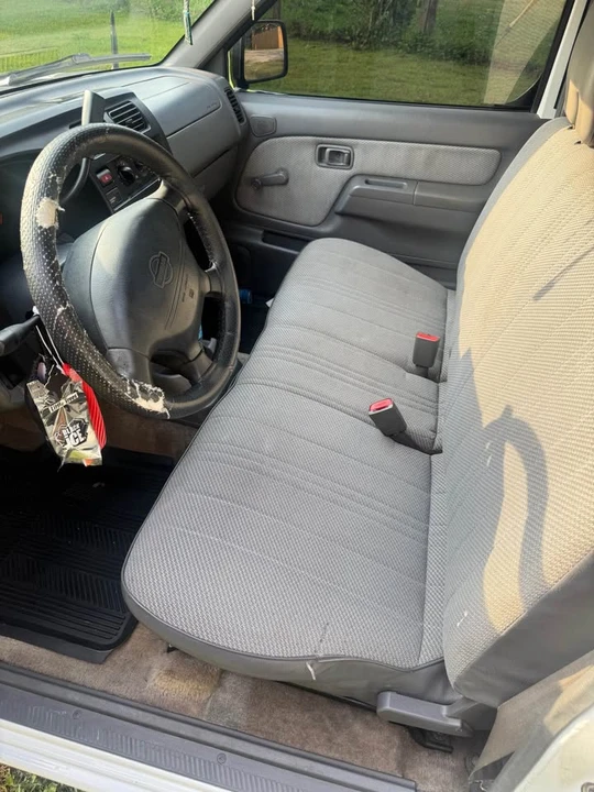 2000 Nissan Frontier 1st Gen - Image 7 of 7