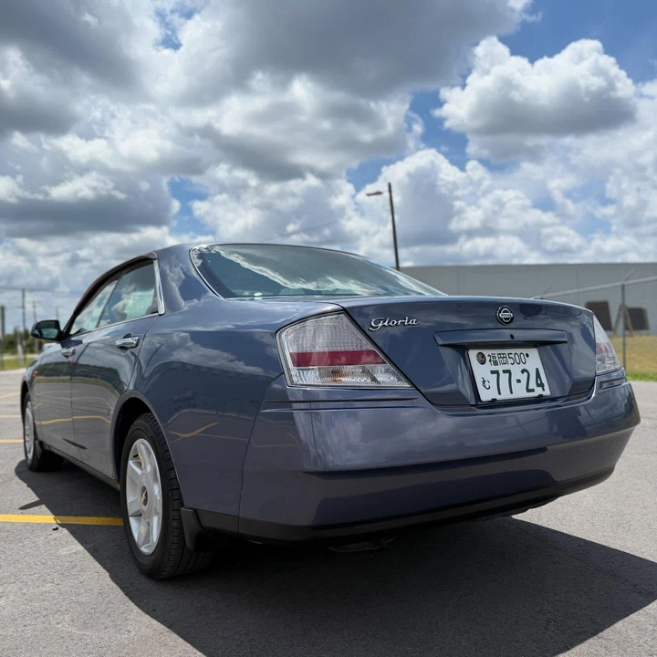 2000 Nissan Gloria 11th Gen - Image 3 of 10