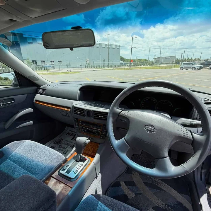 2000 Nissan Gloria 11th Gen - Image 6 of 10