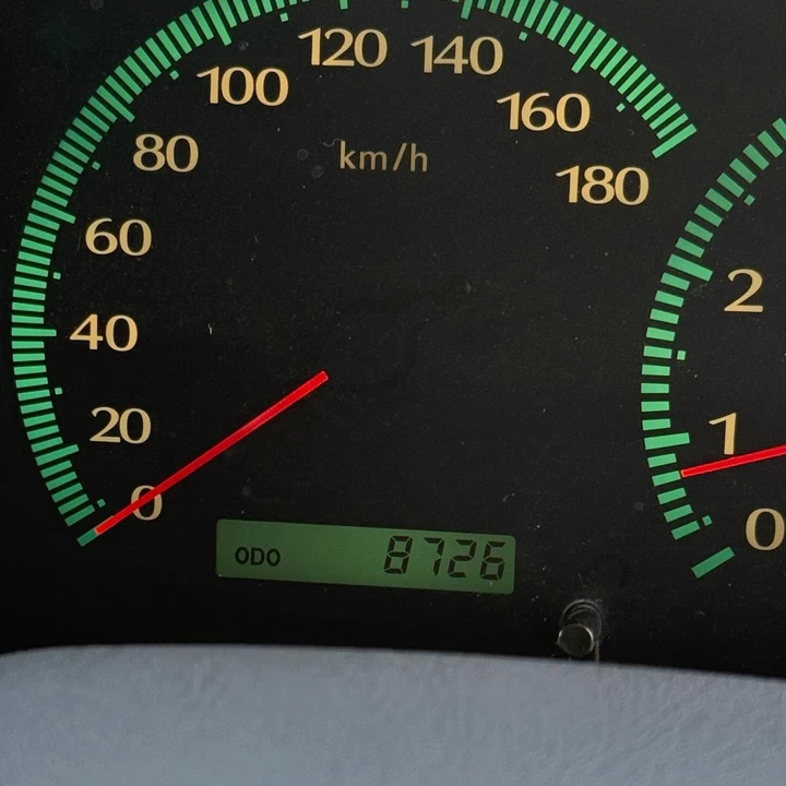 2000 Nissan Gloria 11th Gen - Image 8 of 10