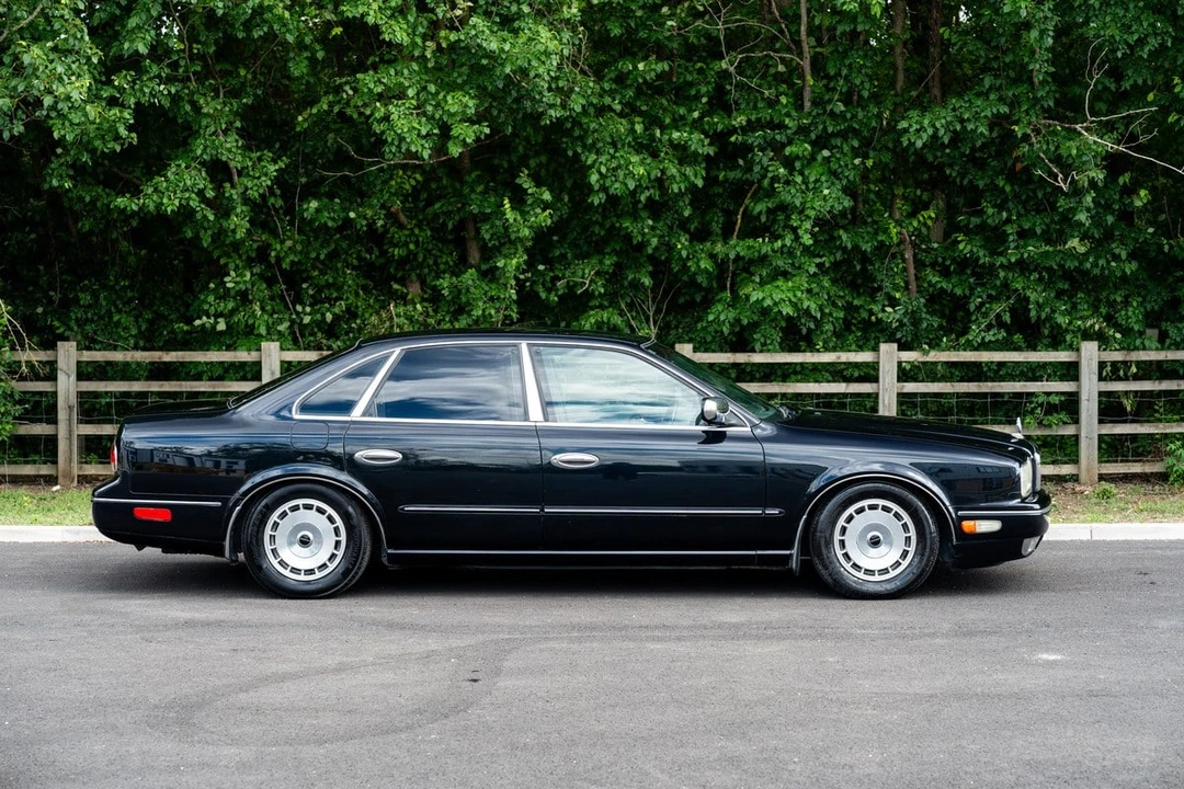 2000 Nissan President 3rd Gen - Image 10 of 30