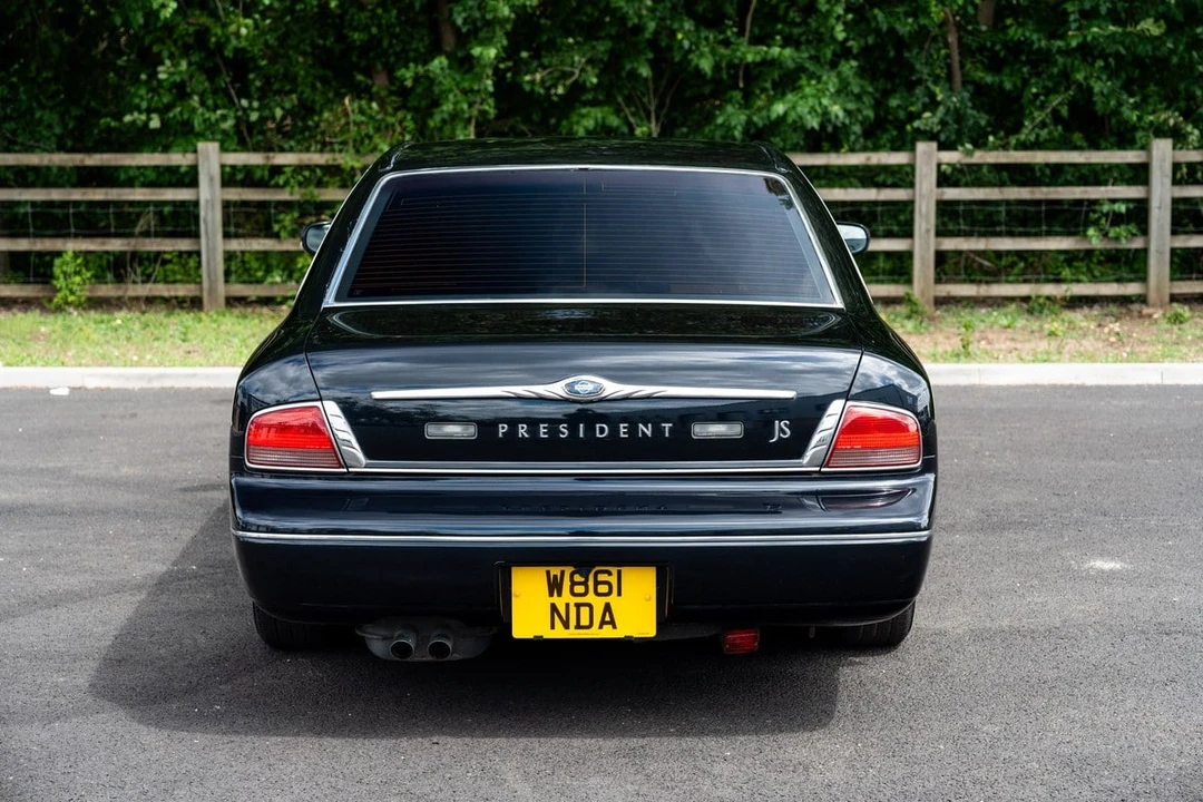 2000 Nissan President 3rd Gen - Image 11 of 30