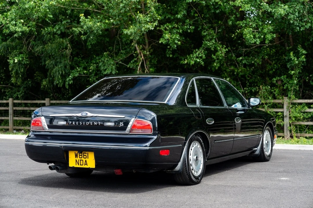 2000 Nissan President 3rd Gen - Image 13 of 30