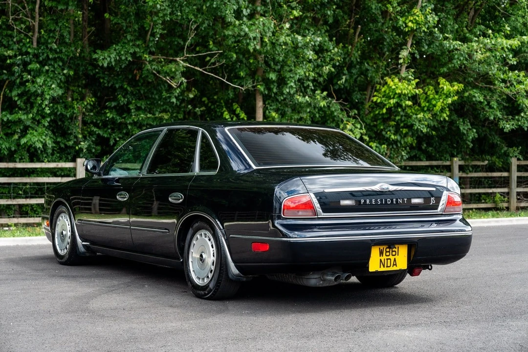 2000 Nissan President 3rd Gen - Image 14 of 30