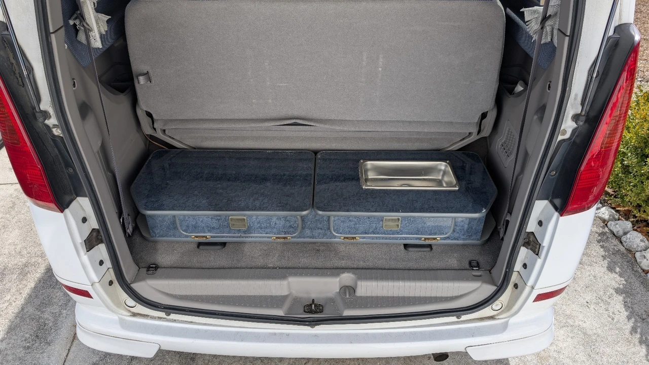 2000 Nissan Serena 2nd Gen - Image 22 of 31