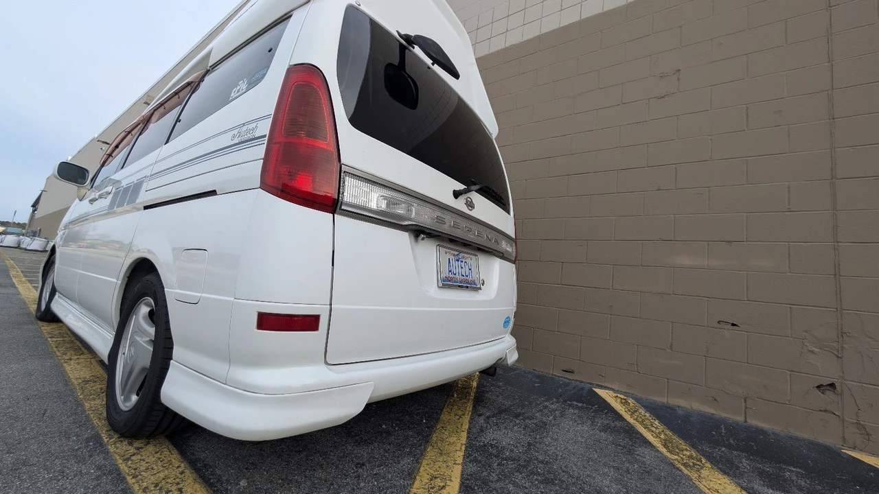 2000 Nissan Serena 2nd Gen - Image 11 of 31