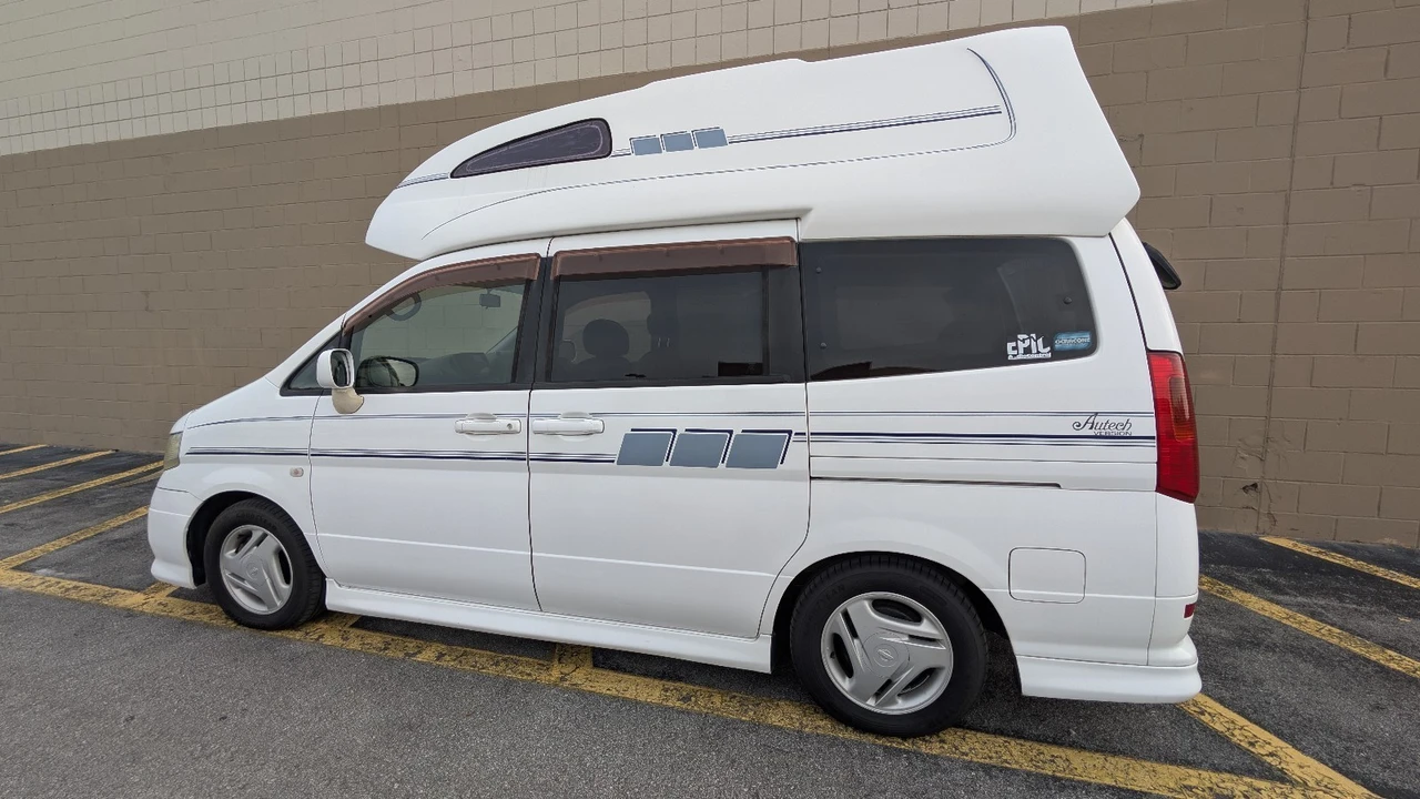 2000 Nissan Serena 2nd Gen - Image 6 of 31