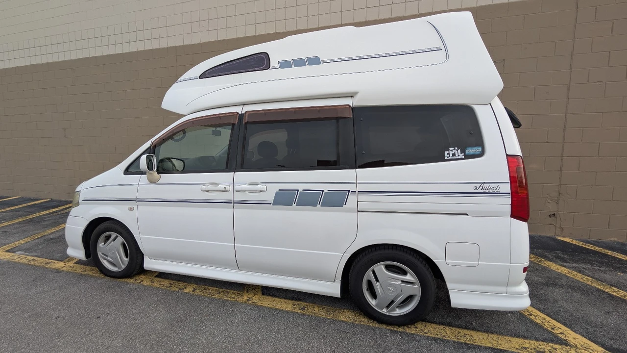 2000 Nissan Serena 2nd Gen - Image 6 of 21