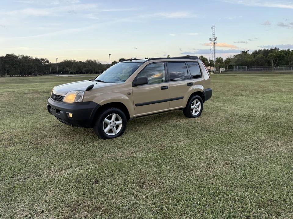 2000 Nissan - Image 9 of 31