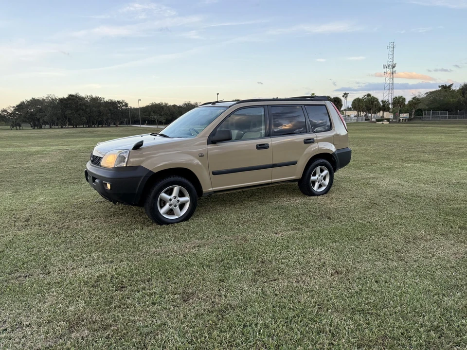 2000 Nissan - Image 10 of 31