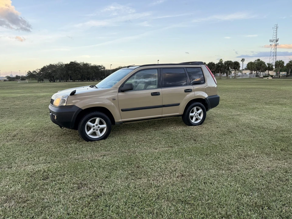 2000 Nissan - Image 11 of 31