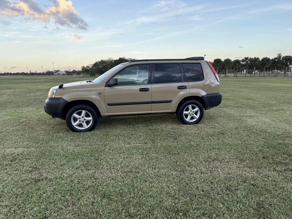 2000 Nissan - Image 13 of 31