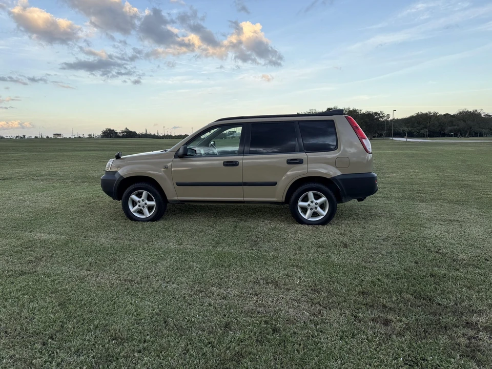 2000 Nissan - Image 17 of 31