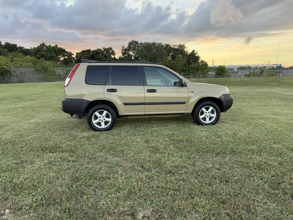 2000 Nissan - Image 8 of 21
