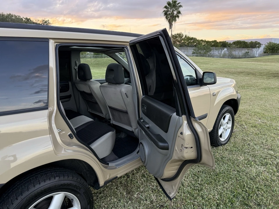 2000 Nissan - Image 18 of 21