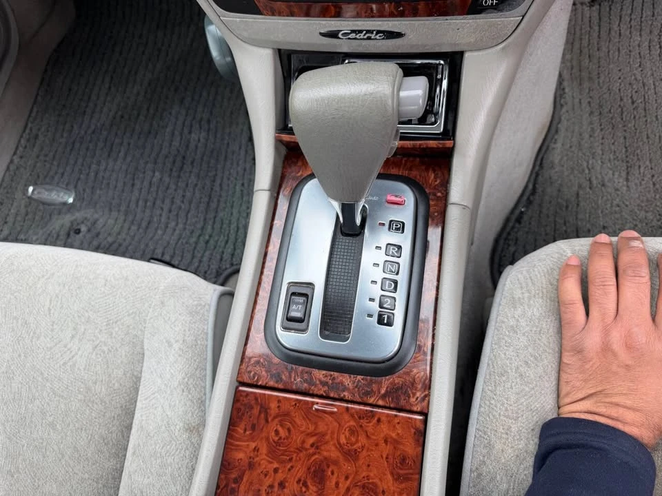 2000 Nissan Cedric 10th Gen - Image 14 of 20