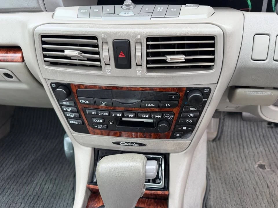 2000 Nissan Cedric 10th Gen - Image 11 of 20
