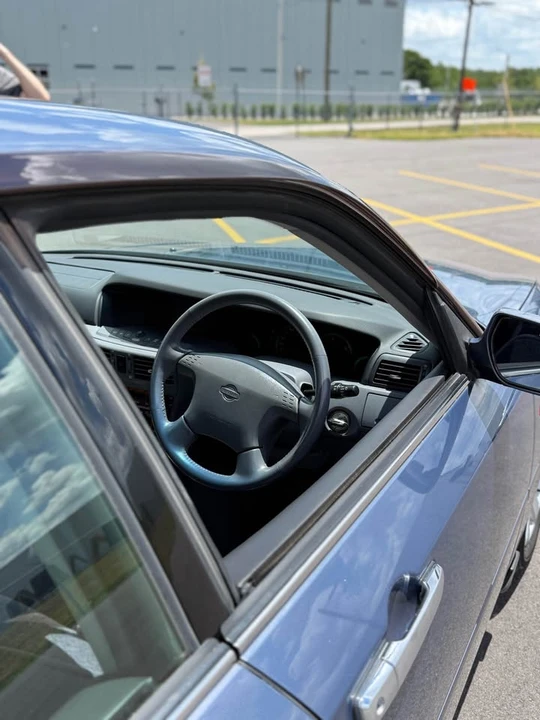 2000 Nissan Gloria 11th Gen - Image 12 of 14