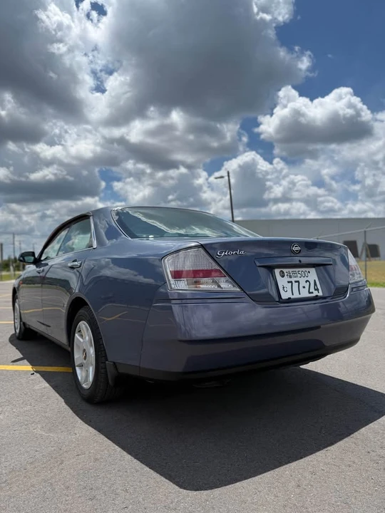 2000 Nissan Gloria 11th Gen - Image 2 of 14
