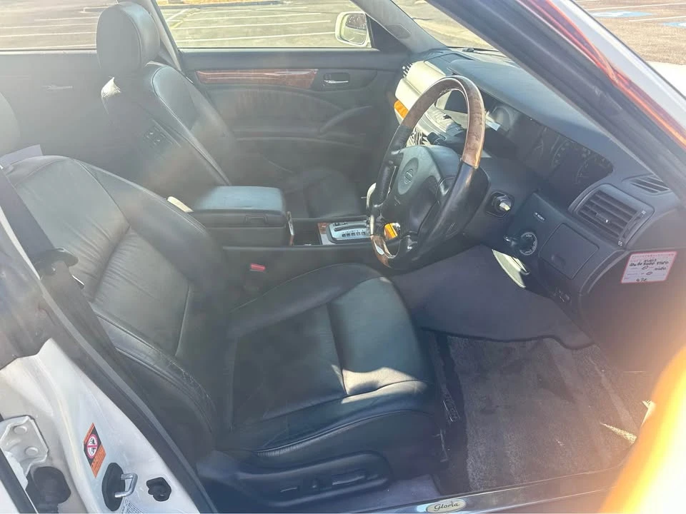 2000 Nissan Gloria 11th Gen - Image 8 of 14