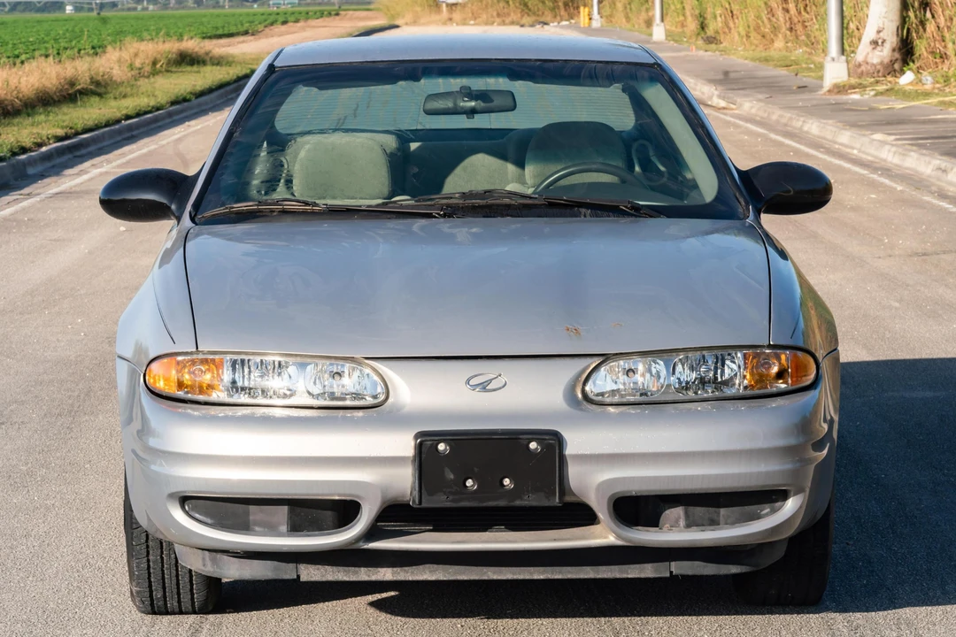 2000 Oldsmobile Alero - Image 2 of 31
