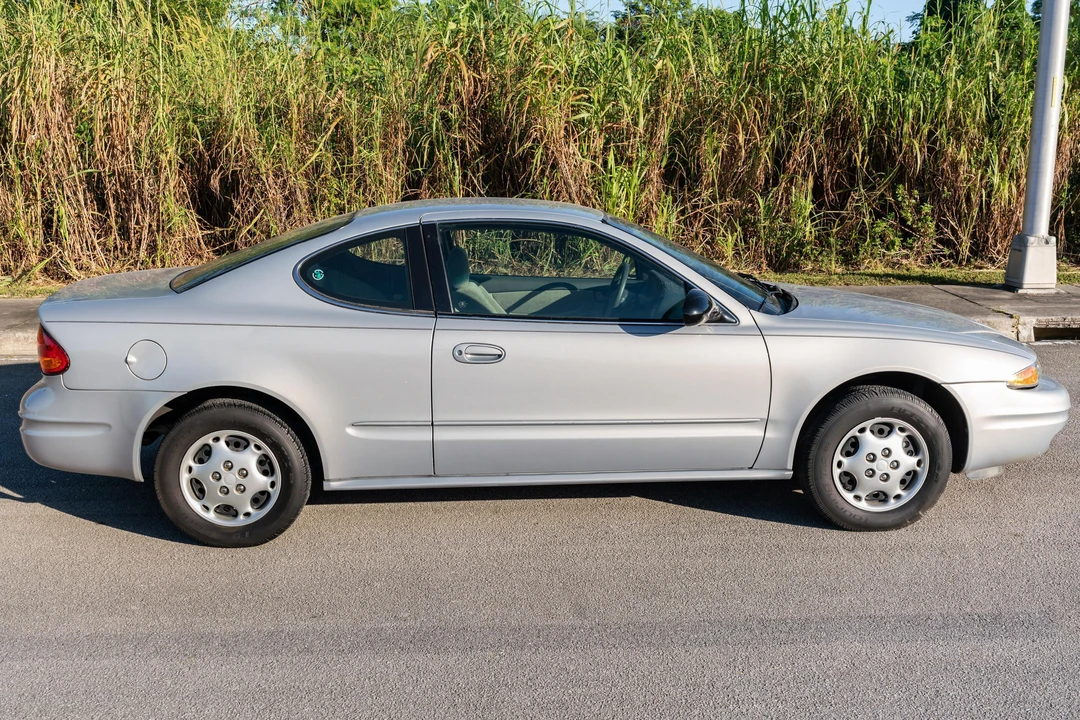 2000 Oldsmobile Alero - Image 3 of 31