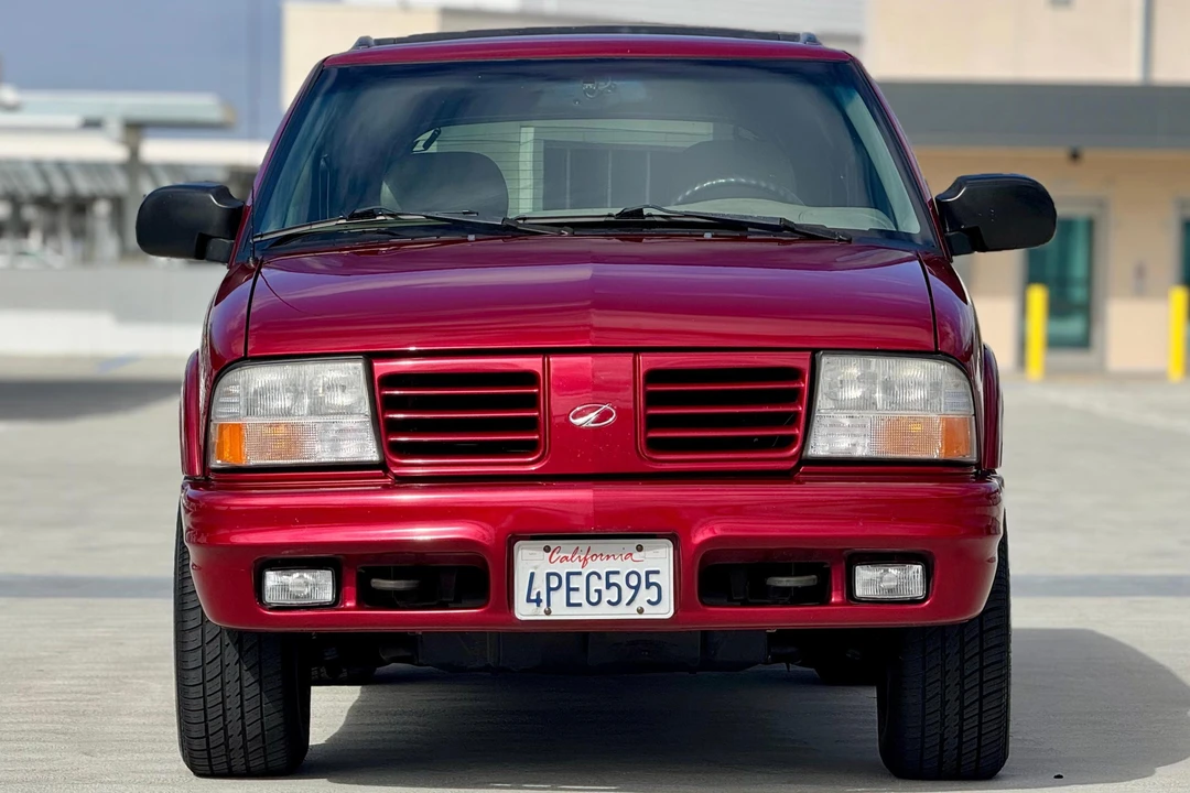 2000 Oldsmobile Bravada - Image 2 of 31