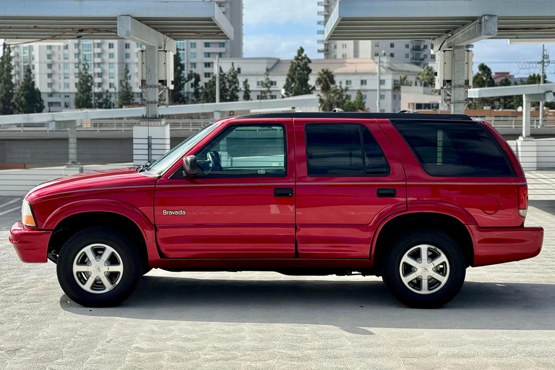 2000 Oldsmobile Bravada - Image 3 of 31
