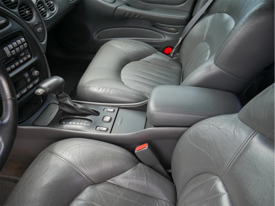 2000 Pontiac Bonneville 5th+ Gen - Image 27 of 31