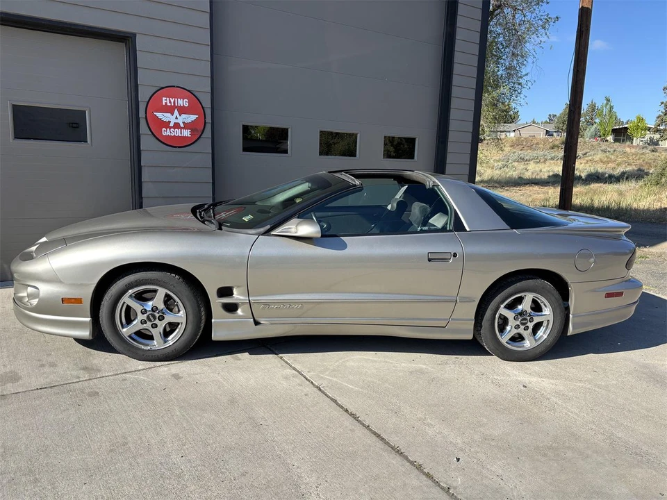 2000 Pontiac Firebird 4th Gen - Image 2 of 14