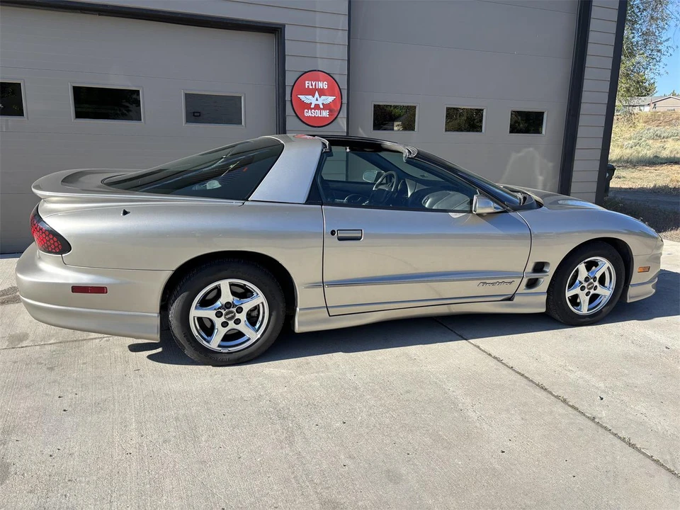2000 Pontiac Firebird 4th Gen - Image 5 of 14