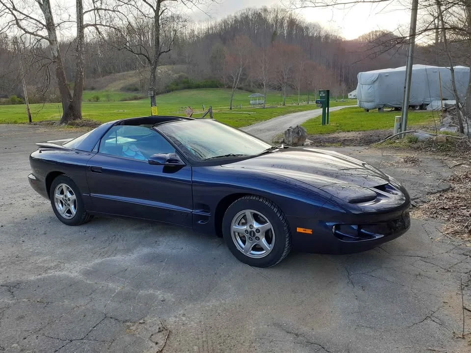 2000 Pontiac Firebird 4th Gen - Image 2 of 8