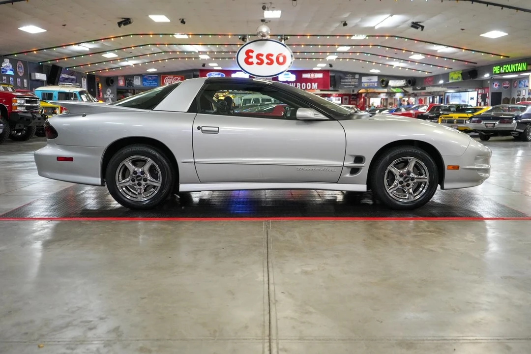 2000 Pontiac Firebird 4th Gen - Image 24 of 31