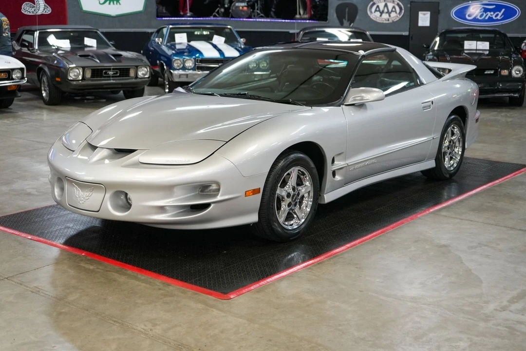 2000 Pontiac Firebird 4th Gen - Image 2 of 31