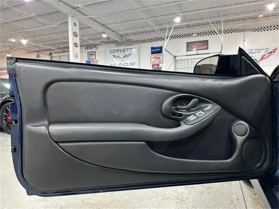 2000 Pontiac Firebird 4th Gen - Image 13 of 27