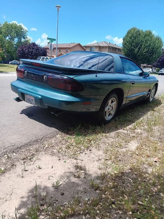 2000 Pontiac Firebird 4th Gen - Image 16 of 18