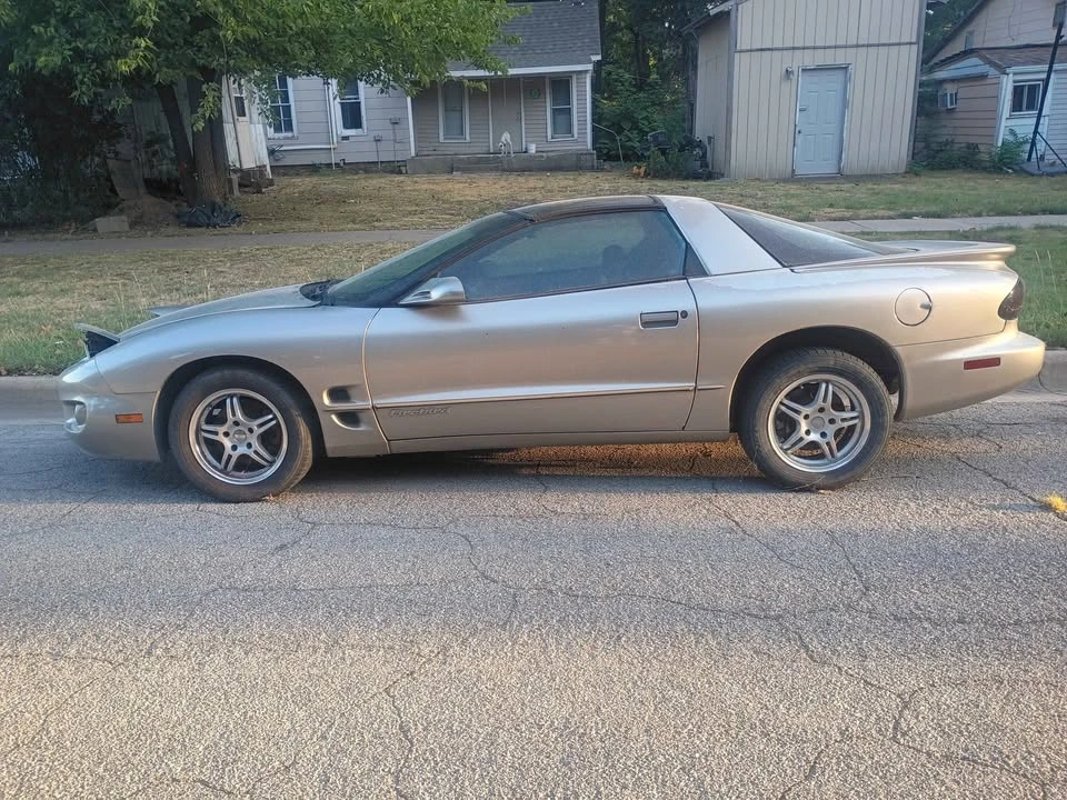 2000 Pontiac Firebird 4th Gen - Image 2 of 4