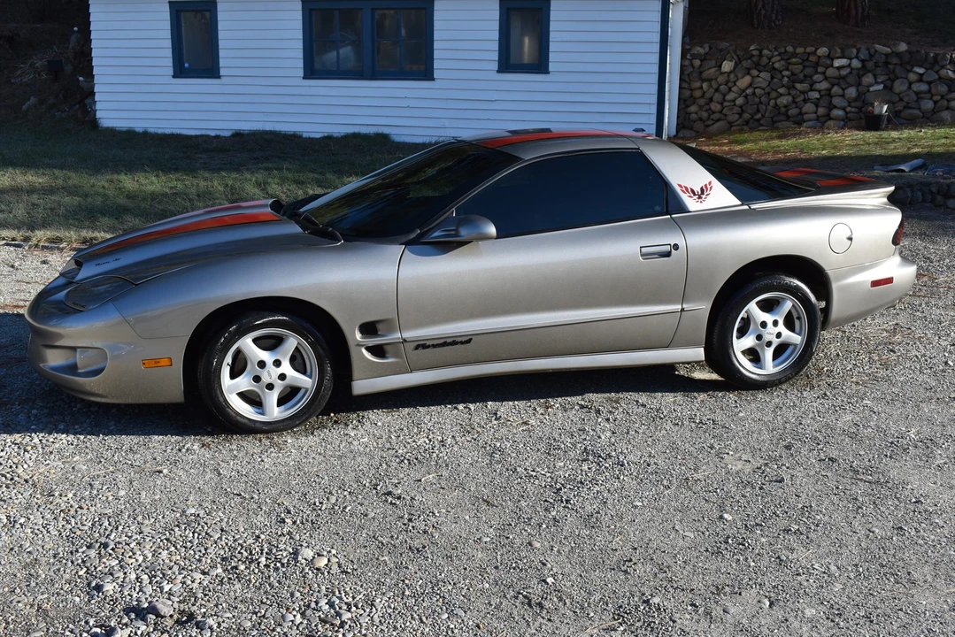 2000 Pontiac Firebird 4th Gen - Image 9 of 31
