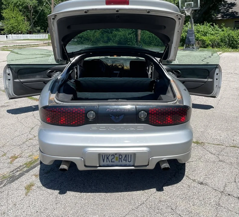 2000 Pontiac Firebird 4th Gen - Image 2 of 9