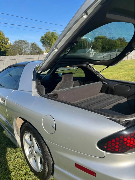 2000 Pontiac Firebird 4th Gen - Image 9 of 11