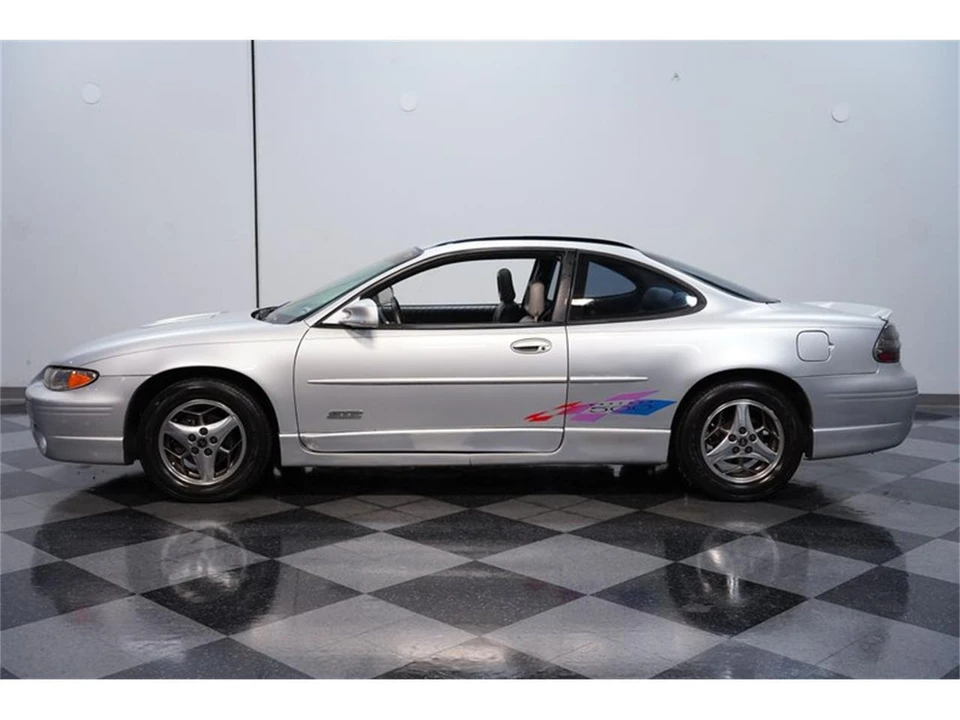 2000 Pontiac Grand Prix 3rd+ Gen - Image 2 of 31