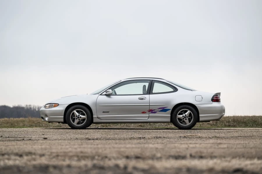 2000 Pontiac Grand Prix 3rd+ Gen - Image 2 of 31