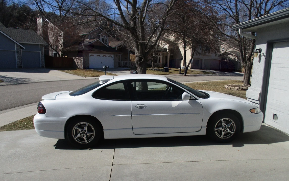 2000 Pontiac Grand Prix 3rd+ Gen - Image 8 of 21