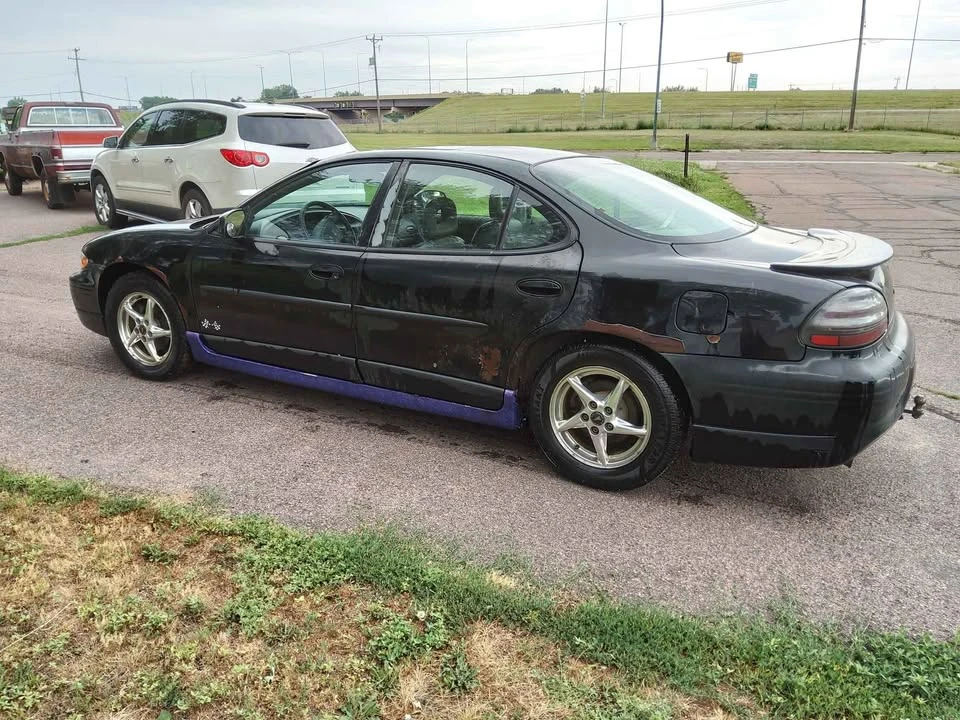 2000 Pontiac Grand Prix 3rd+ Gen - Image 2 of 7