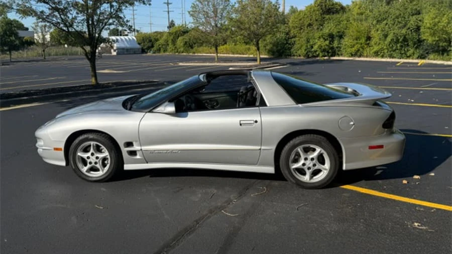 2000 Pontiac Firebird Trans Am 4th Gen - Image 2 of 17