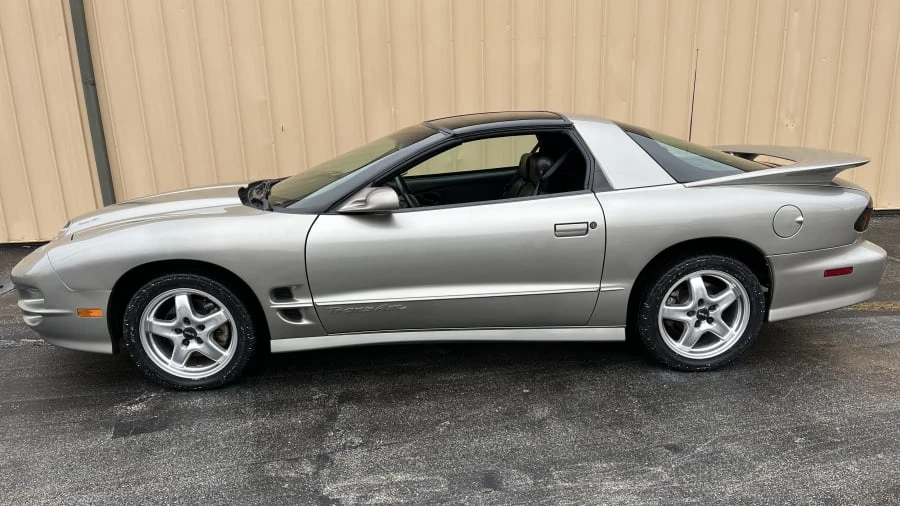 2000 Pontiac Firebird Trans Am 4th Gen - Image 2 of 7